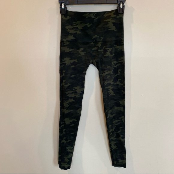 Spanx Look At Me Now Seamless Leggings Camouflage Medium - Picture 1 of 5